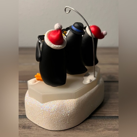 Hallmark Keepsake 2011 “Jingle Bell Blues” Christmas Ornament Magic Collection - Picture 5 of 10